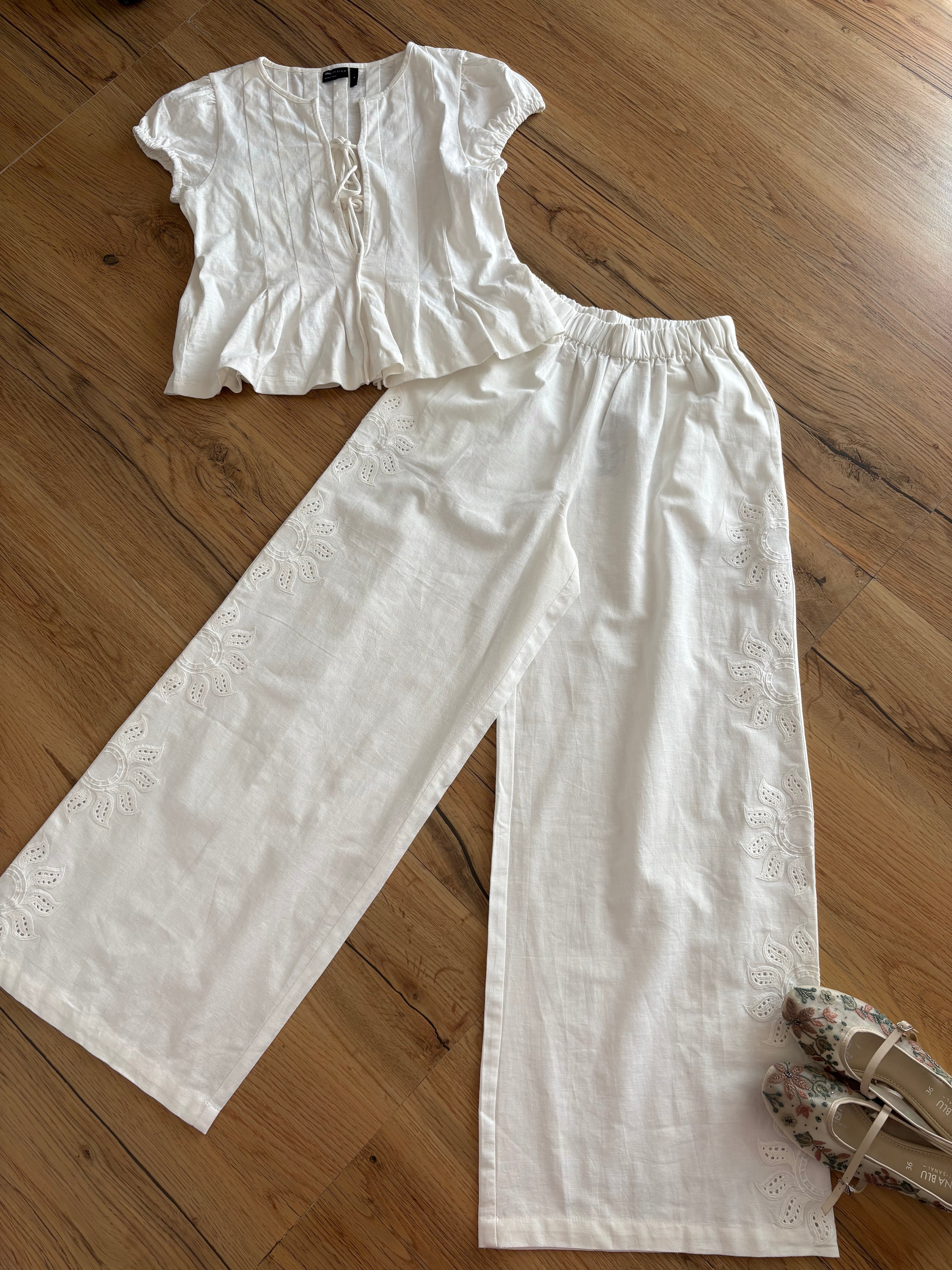 Flower embroidered pant