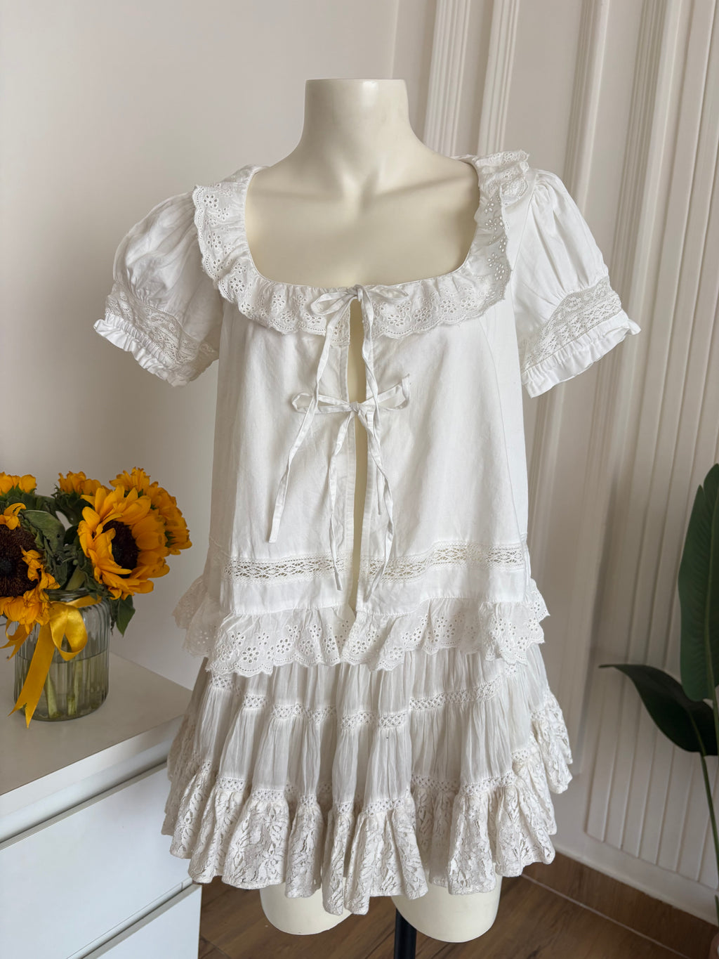 lace details front tie top