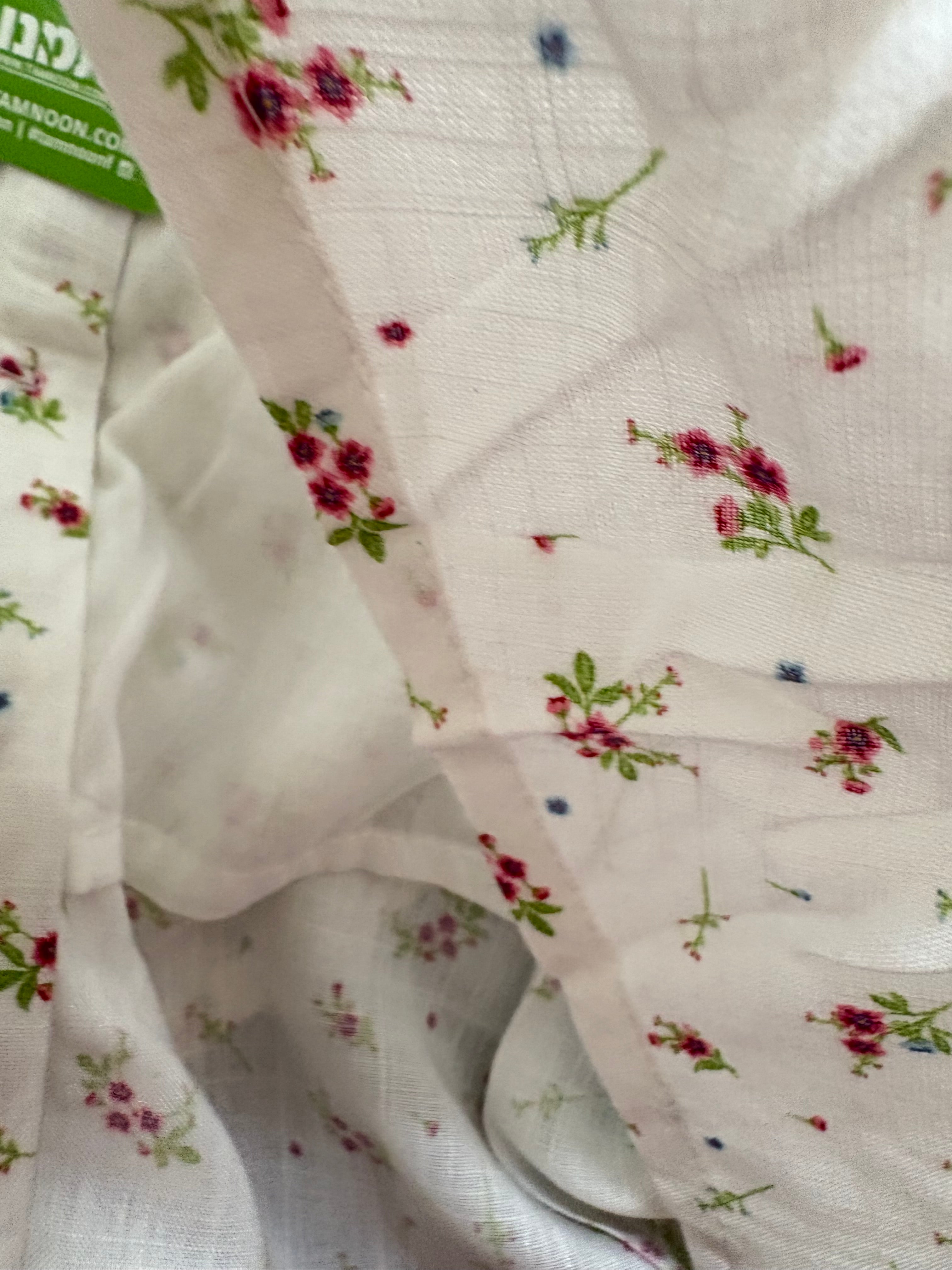 Pink floral ribbon details