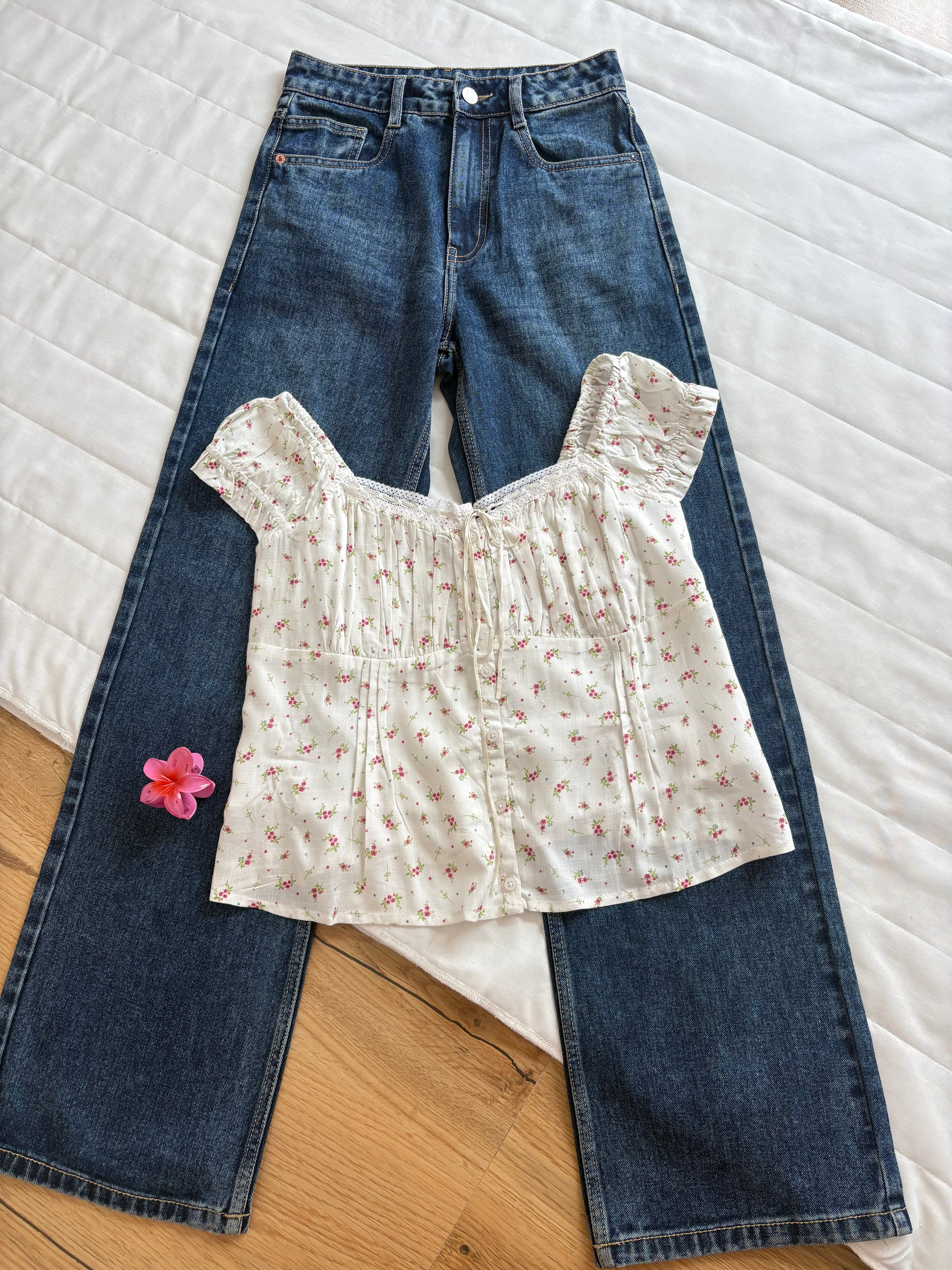 Pink floral ribbon details