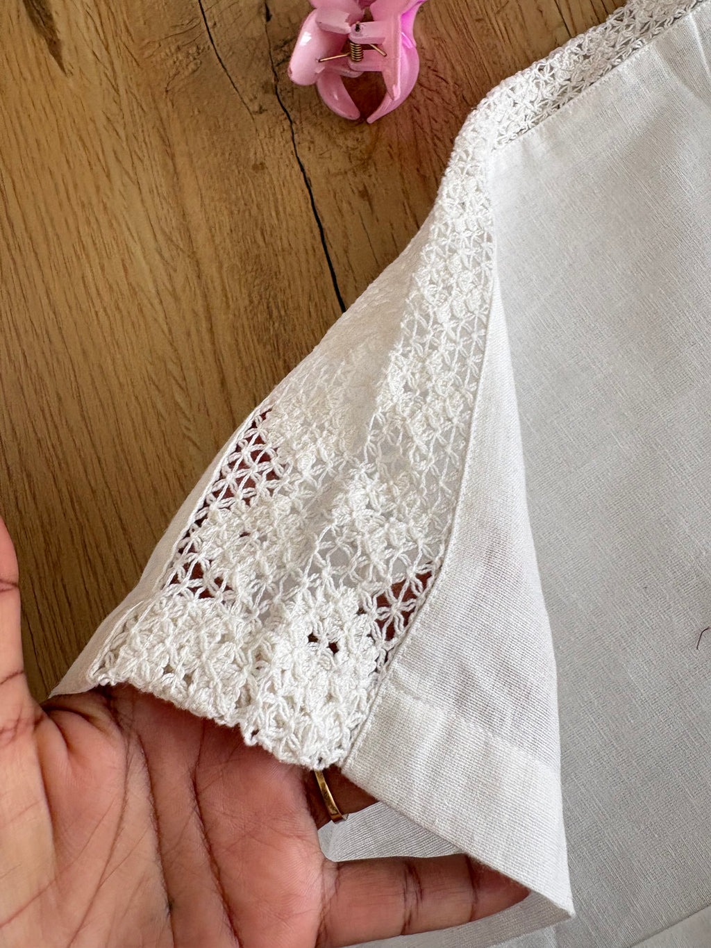 White lace details pant