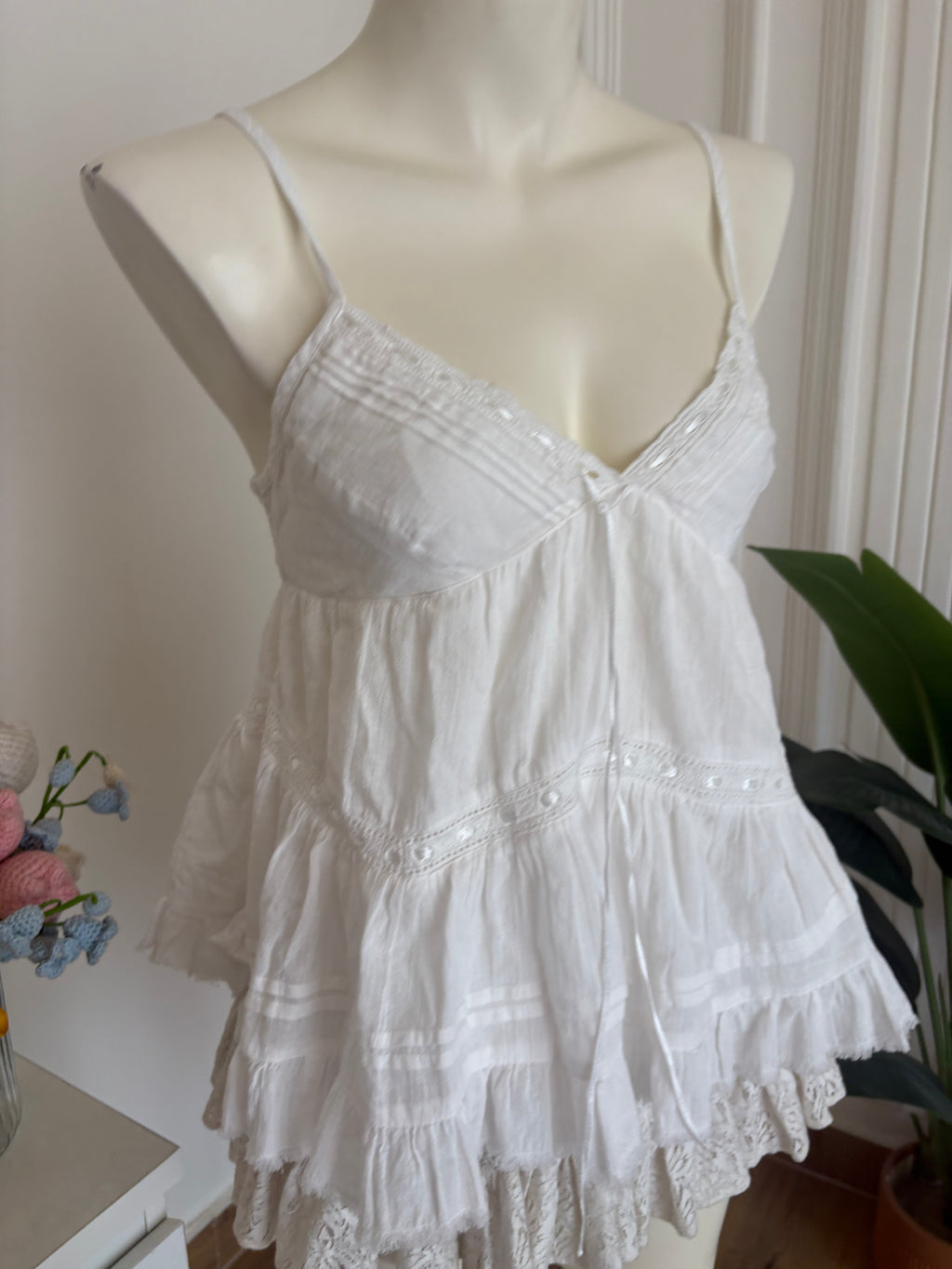 White ribbon top