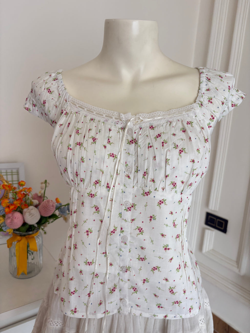 Pink floral ribbon details