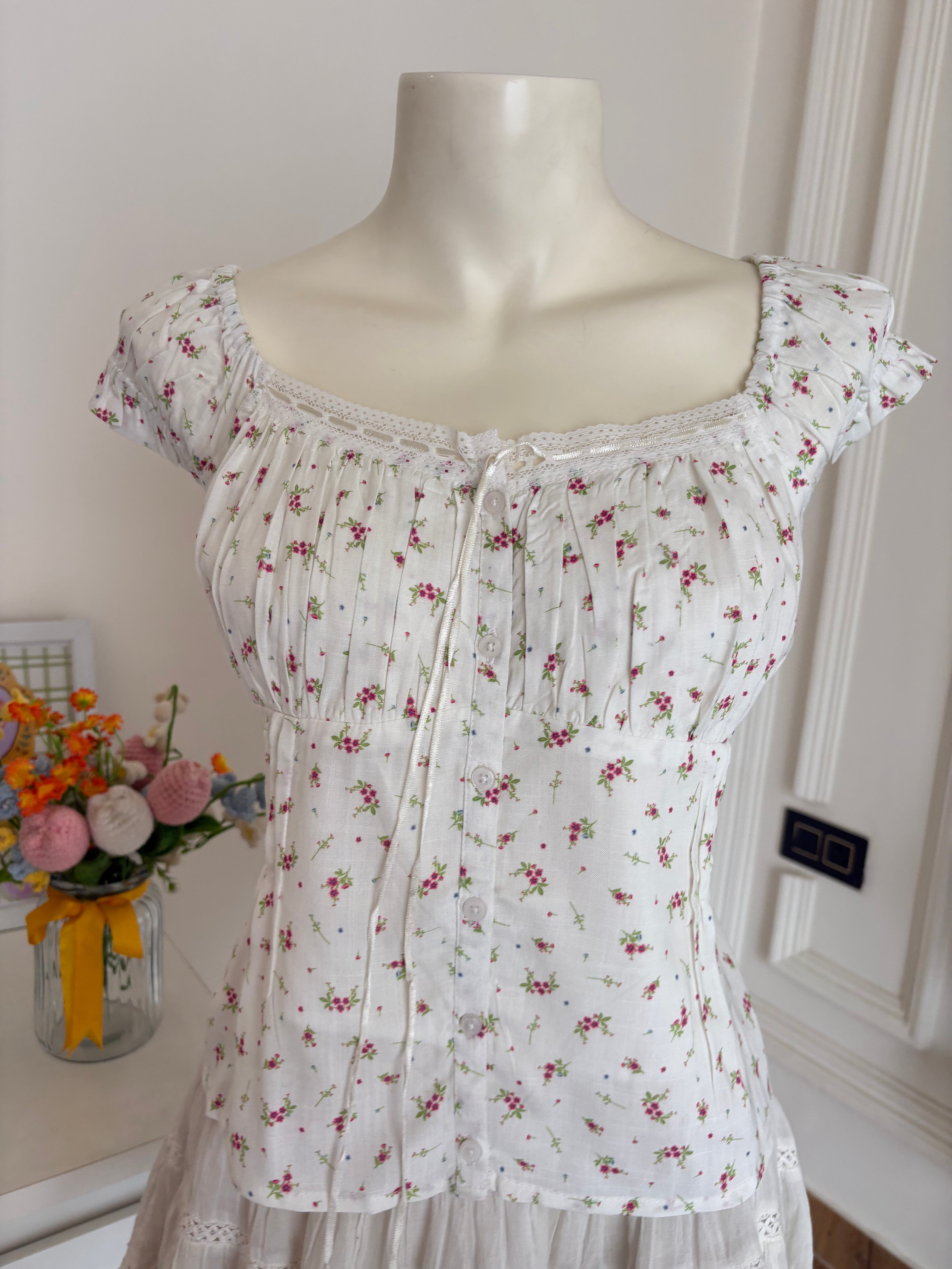 Pink floral ribbon details