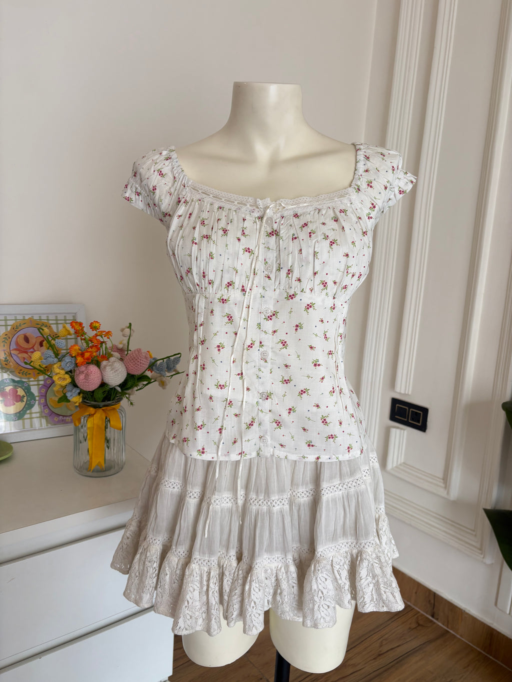 Pink floral ribbon details