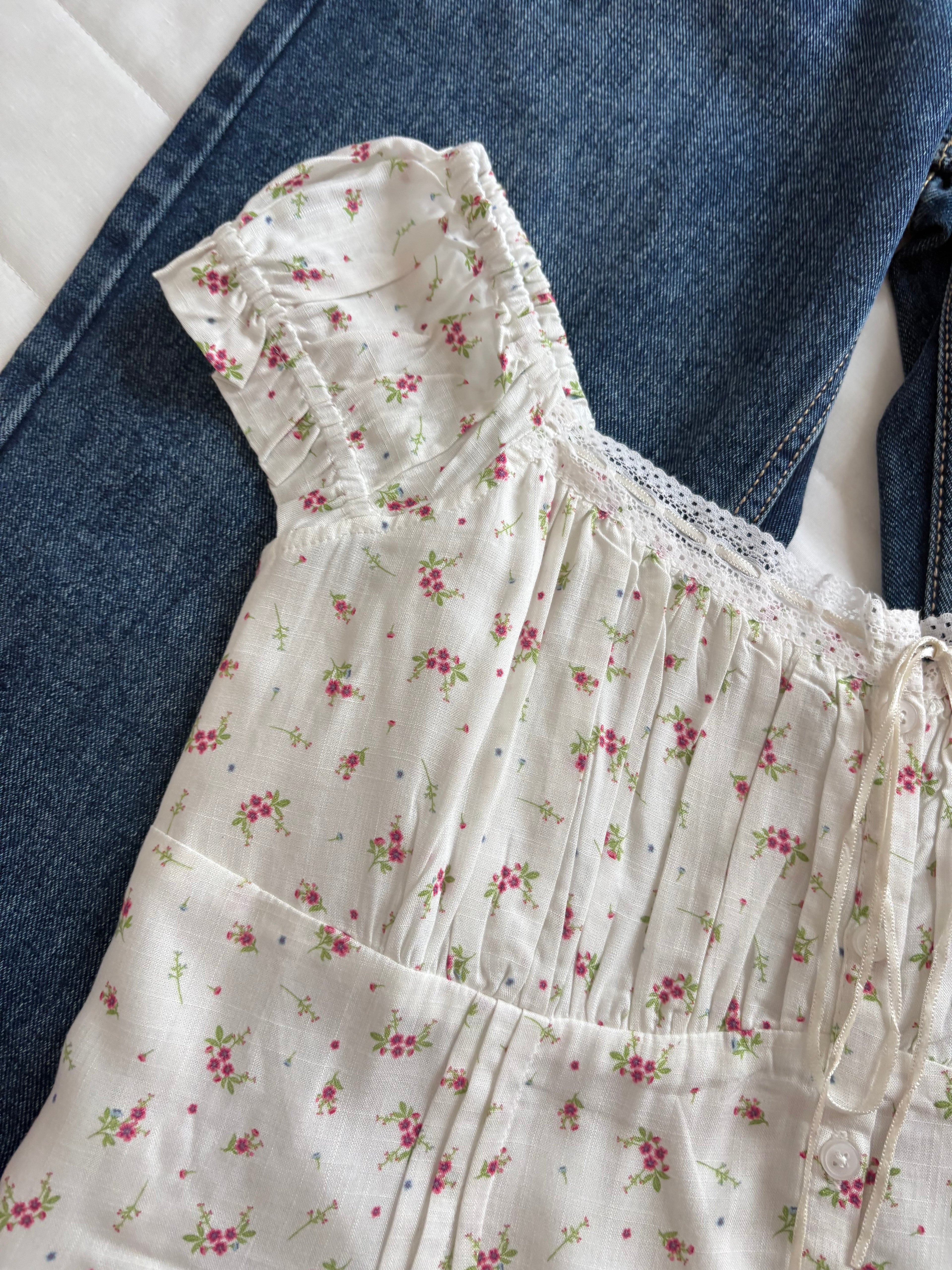 Pink floral ribbon details
