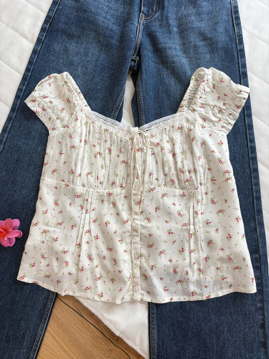 Pink floral ribbon details