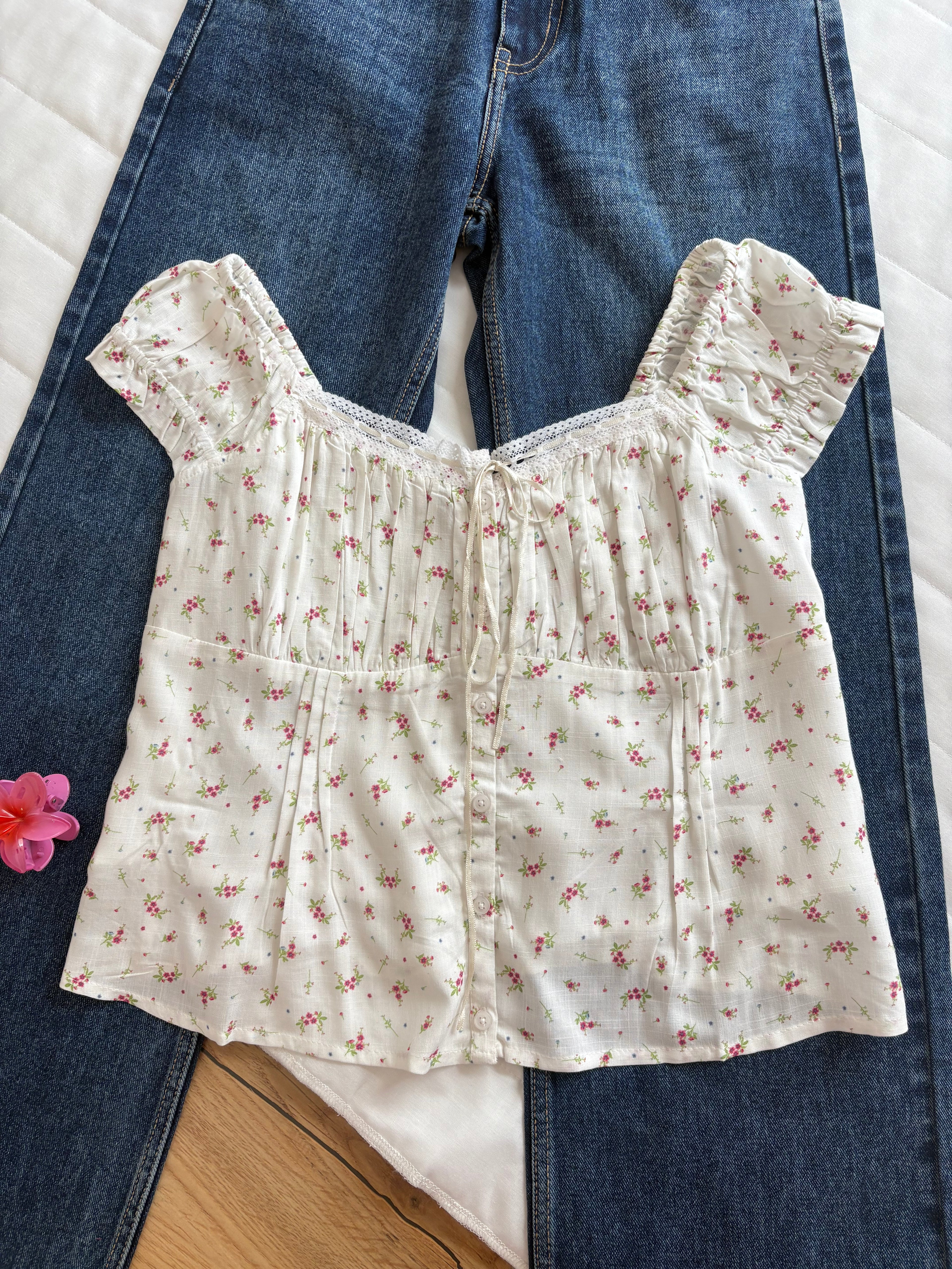 Pink floral ribbon details