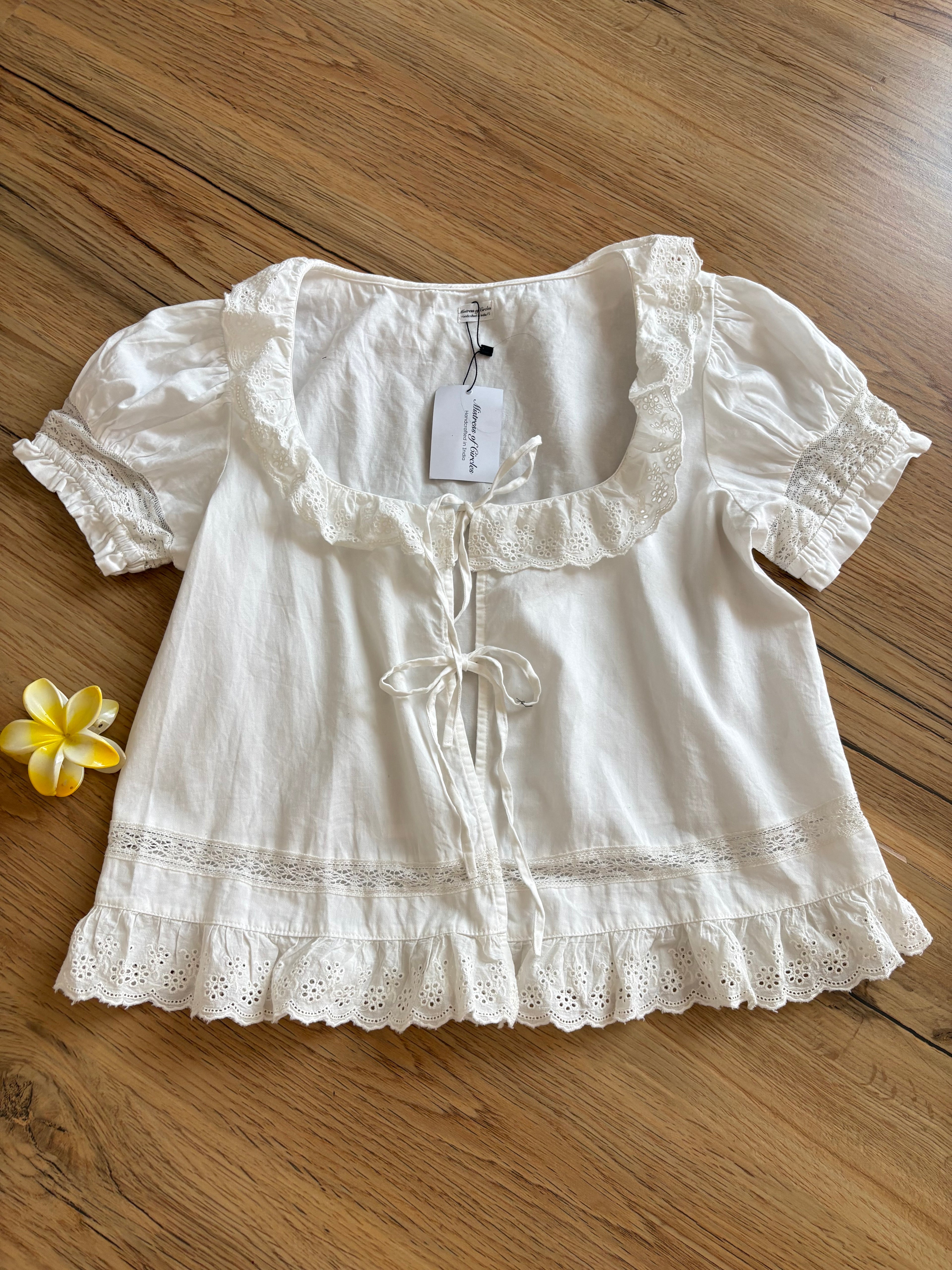 lace details front tie top