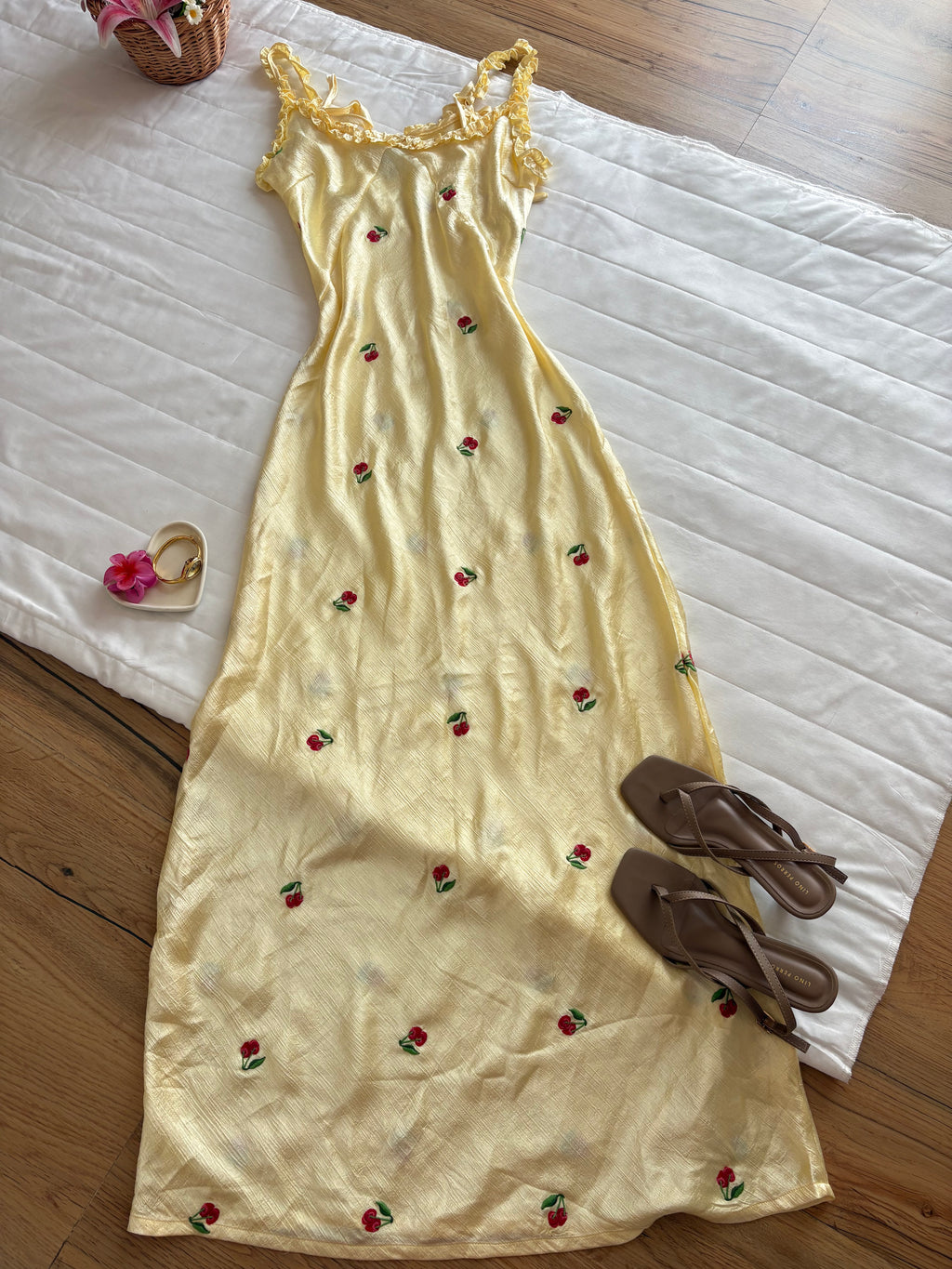 Yellow cherry dress dm
