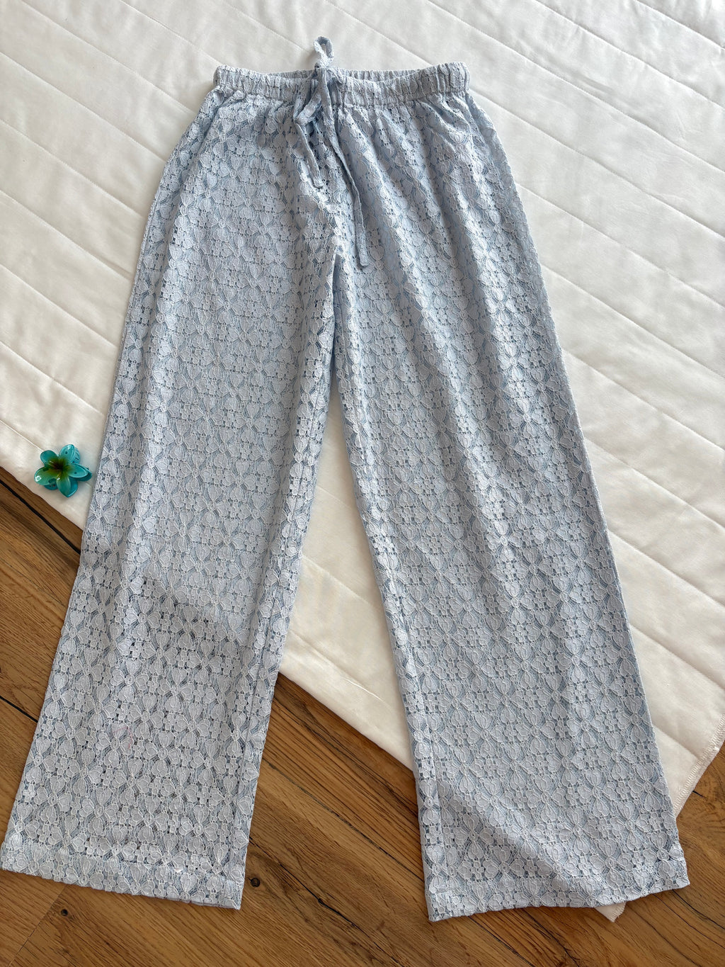 Off white and blue lace pants(individual)