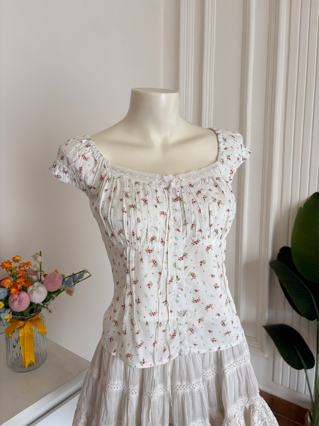 Pink floral ribbon details