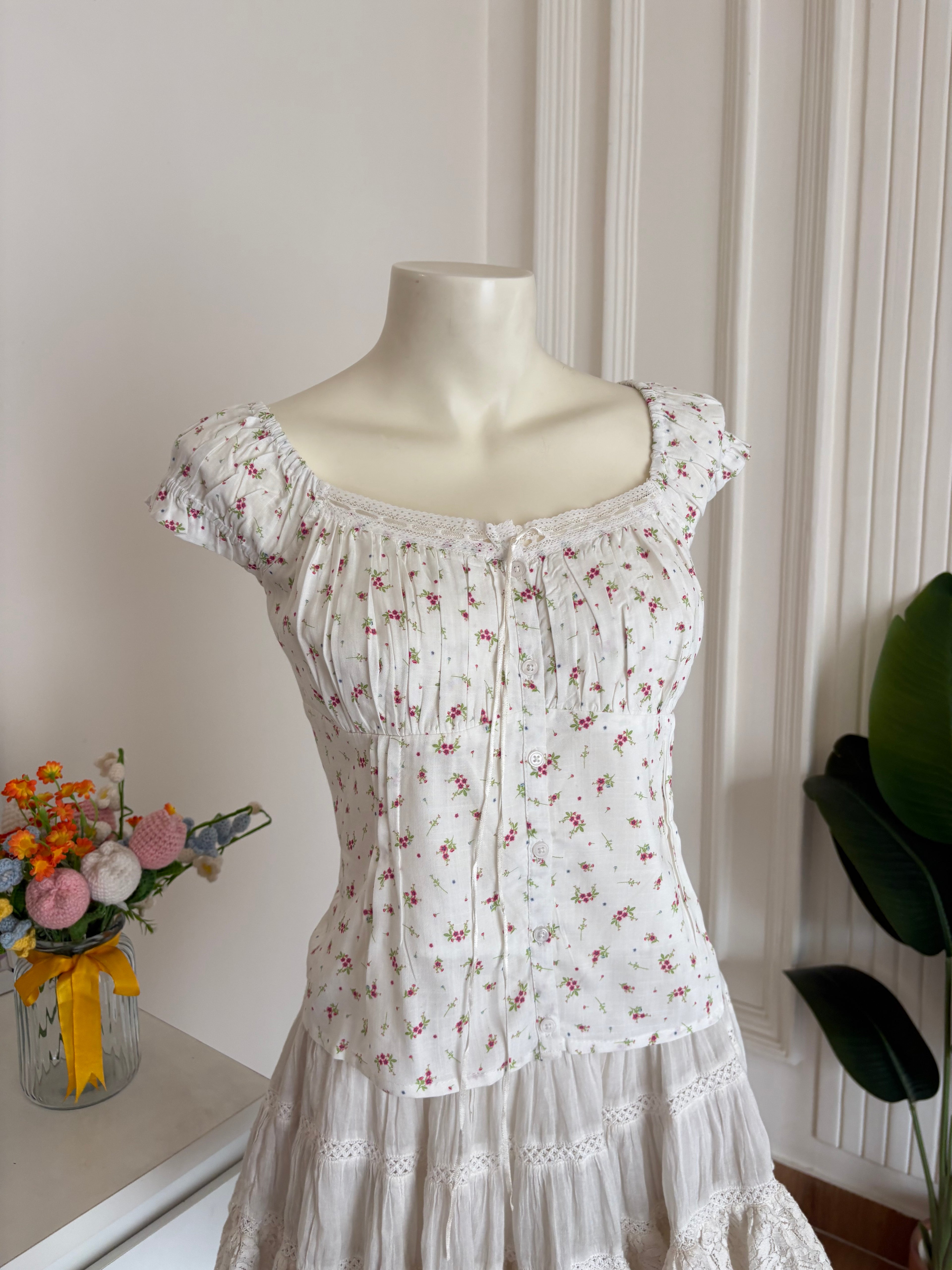 Pink floral ribbon details