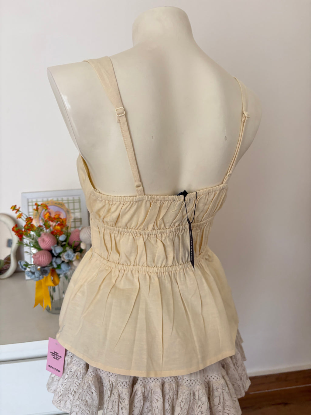 Light yellow front tie