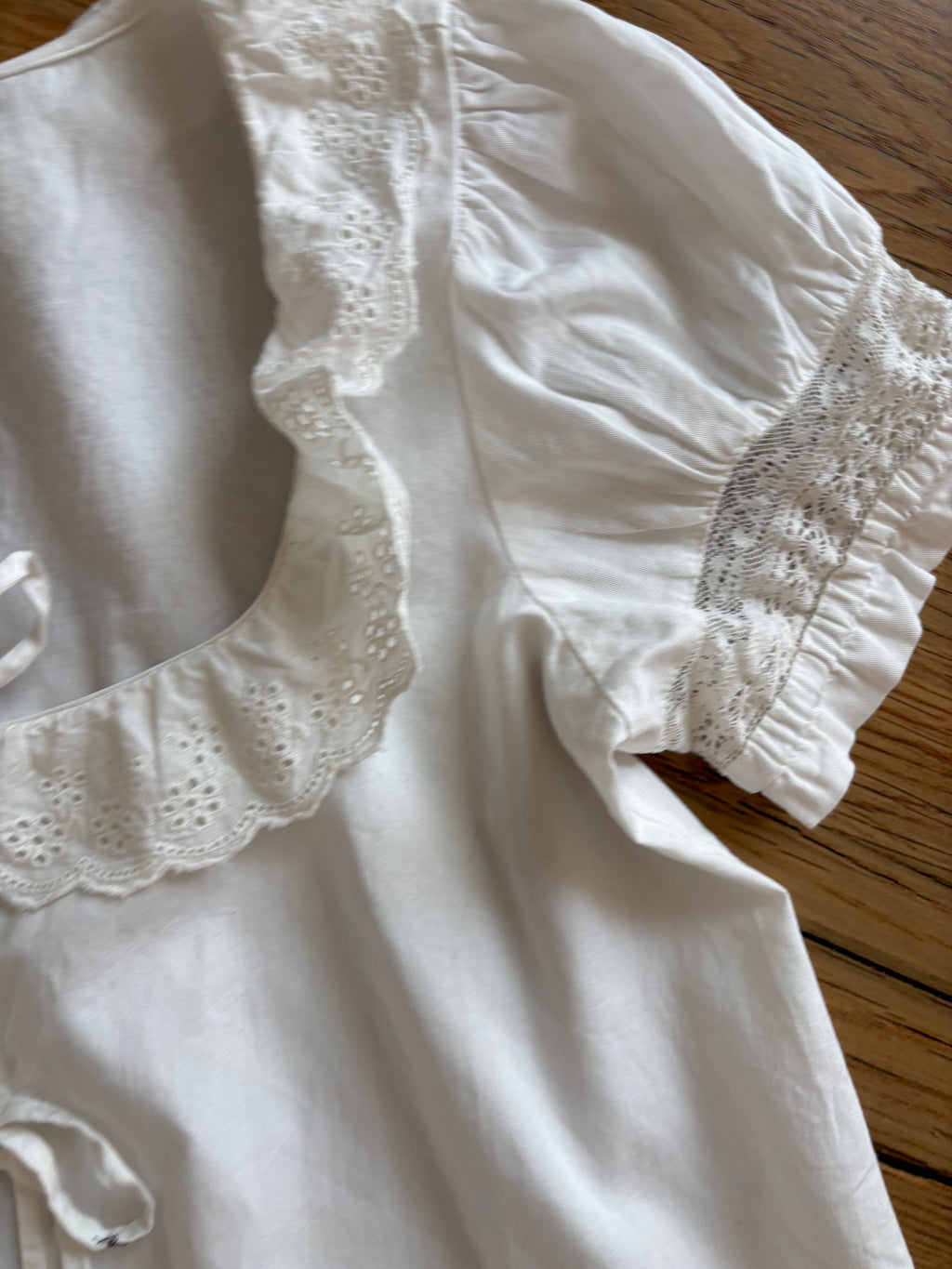 lace details front tie top