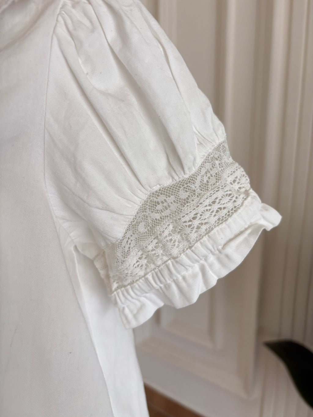 lace details front tie top