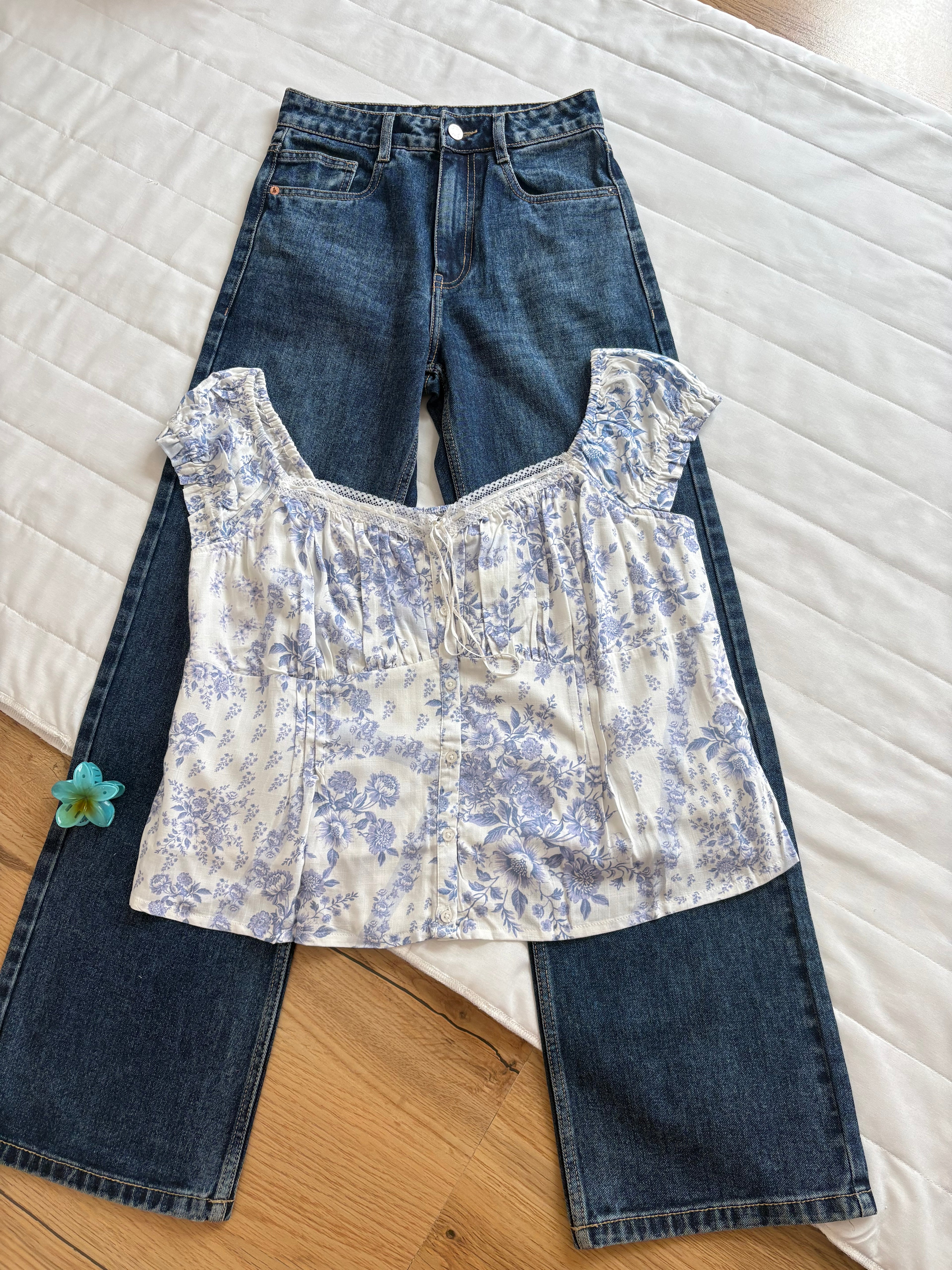 Blue floral print