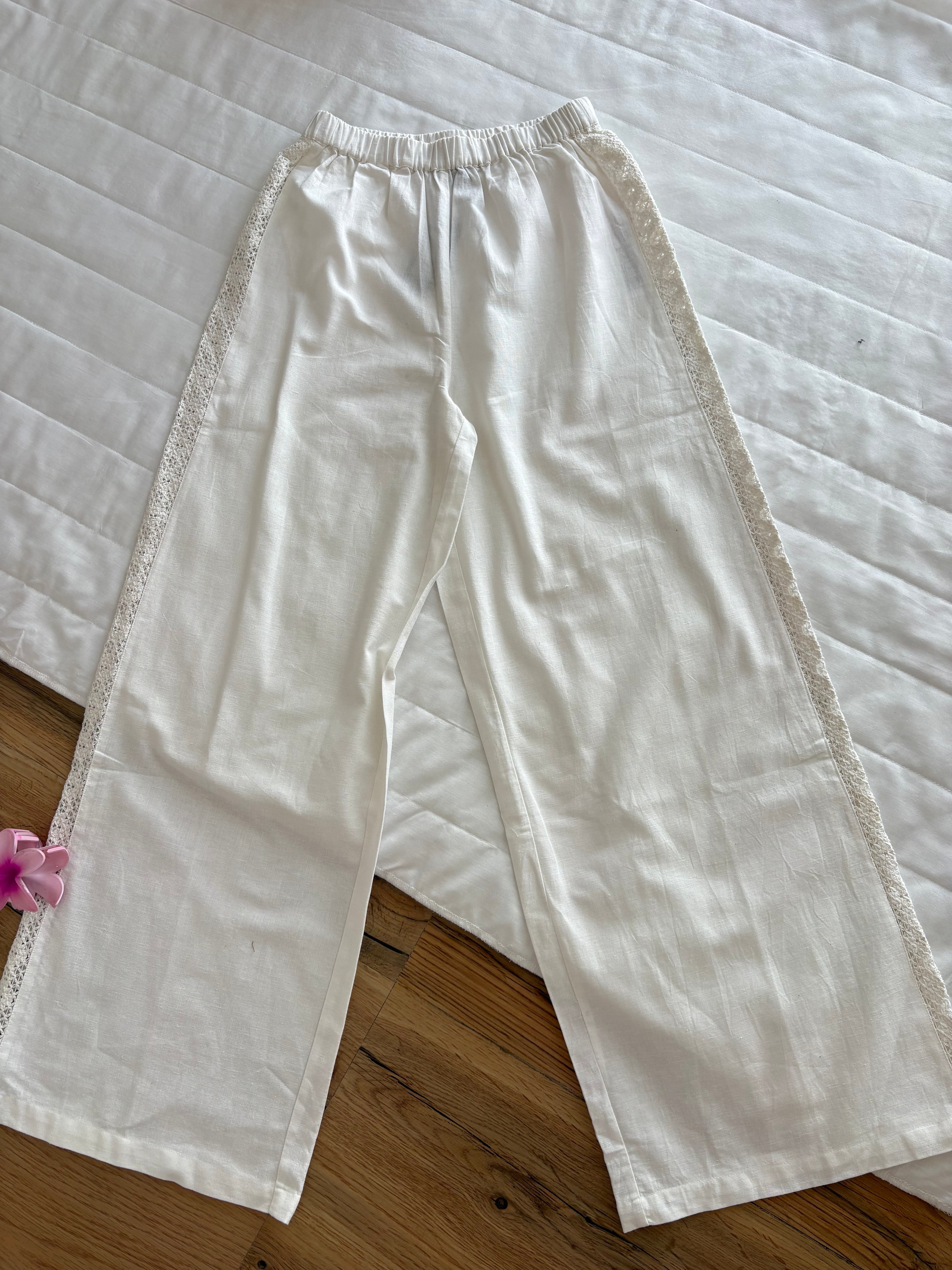 White lace details pant