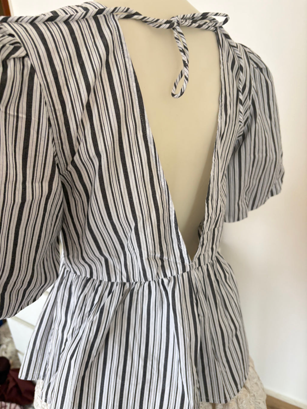 grey stripes top