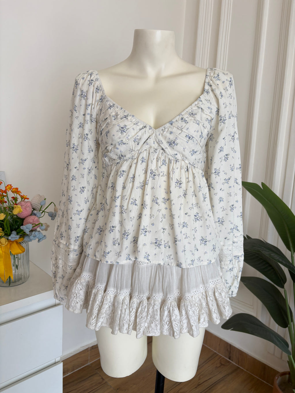 full sleeve white blue floral top